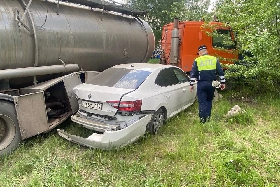 Авария произошла днем 5 июня на Восточном шоссе, 12А. Фото: ГИБДД по Свердловской области