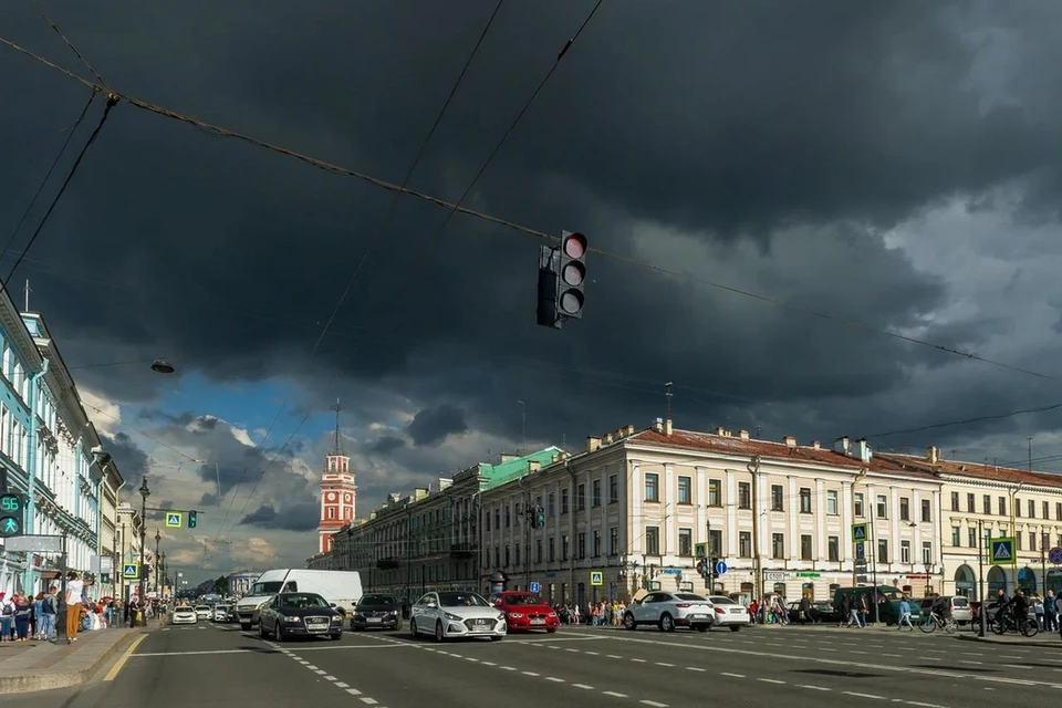 Синоптик Колесов предупредил о граде, ливнях и сильном ветре в Петербурге 6 июня.