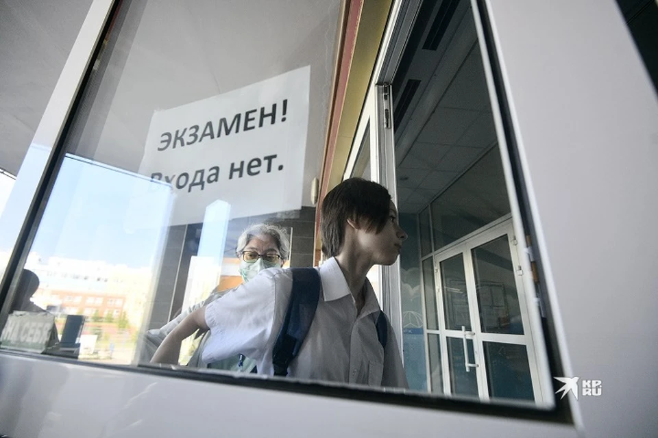 Первые экзамены выпускники 11-ых классов сдавали 23 мая