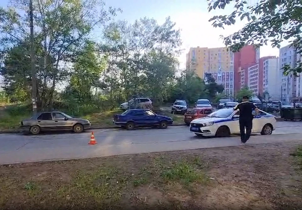 Иномарка сбила инспектора ДПС во время дежурства в Нижнем Новгороде.