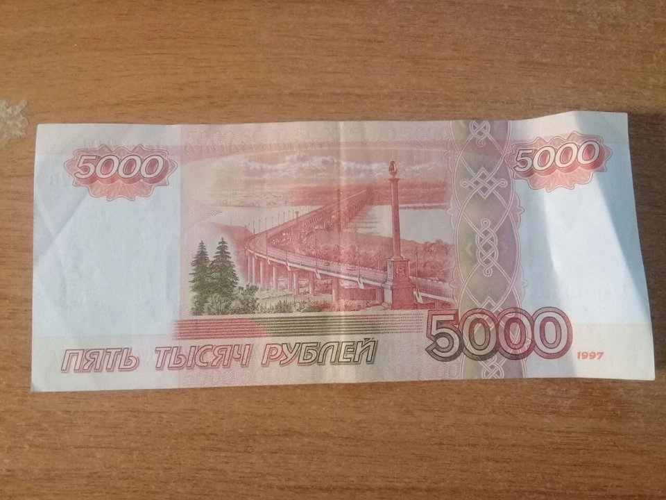 Владельца «Шкоды» оштрафовали на пять тысяч рублей за то, что он ездил с перевернутыми знаками (ч.2 ст. 12.2 КоАП РФ).