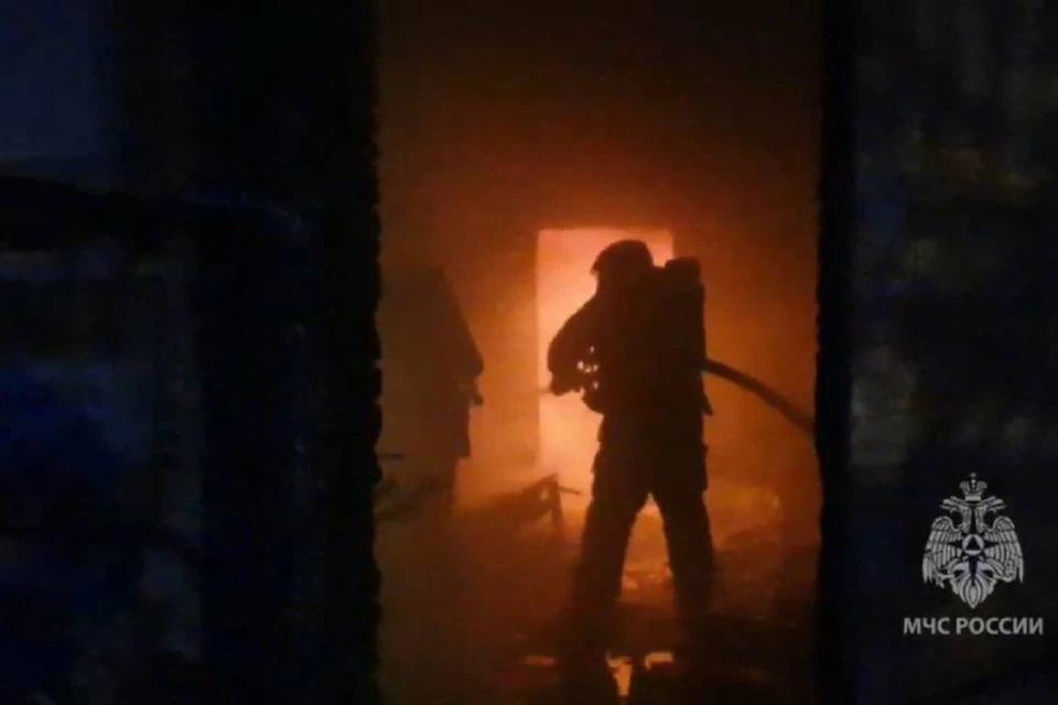 Два дома загорелись на улице Фабричной в Иркутске.