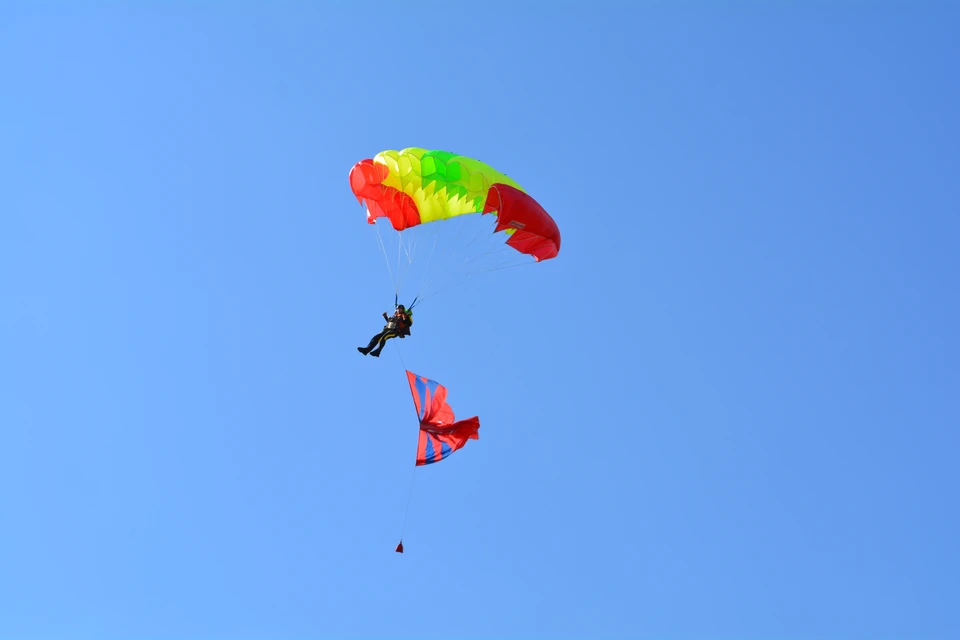 В авиаклубе под Волгоградом часто совершают прыжки парашютисты.
