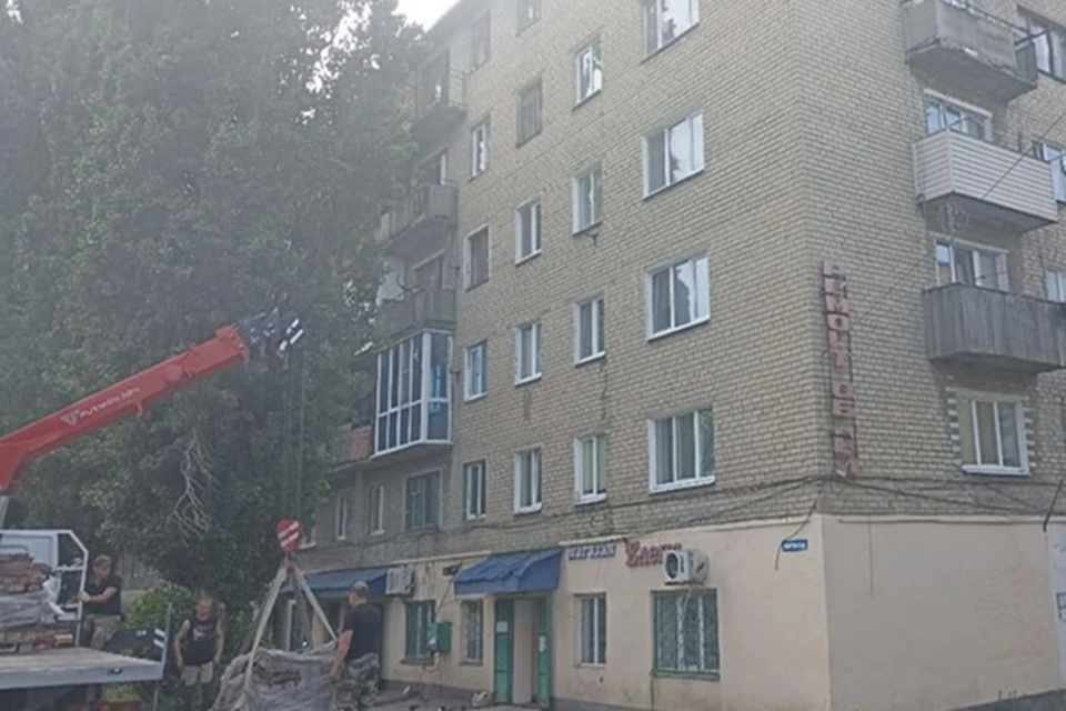 В Макеевке ДНР восстанавливают дома, пострадавшие от обстрелов ВСУ. Фото: Минстрой ДНР
