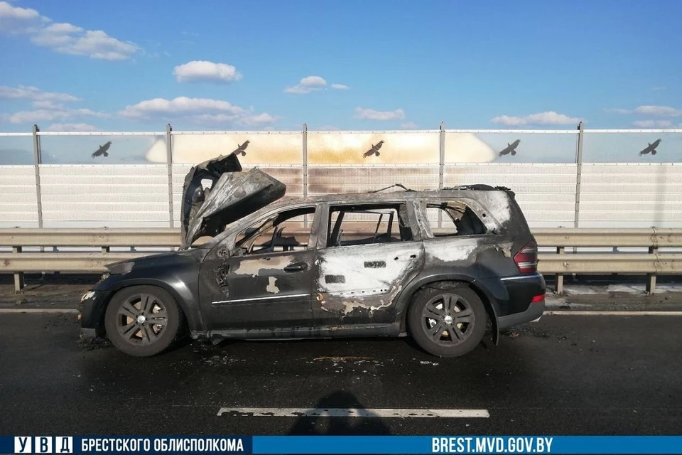 Машина загорелась на ходу в Бресте. Фото: УВД Брестского облисполкома.