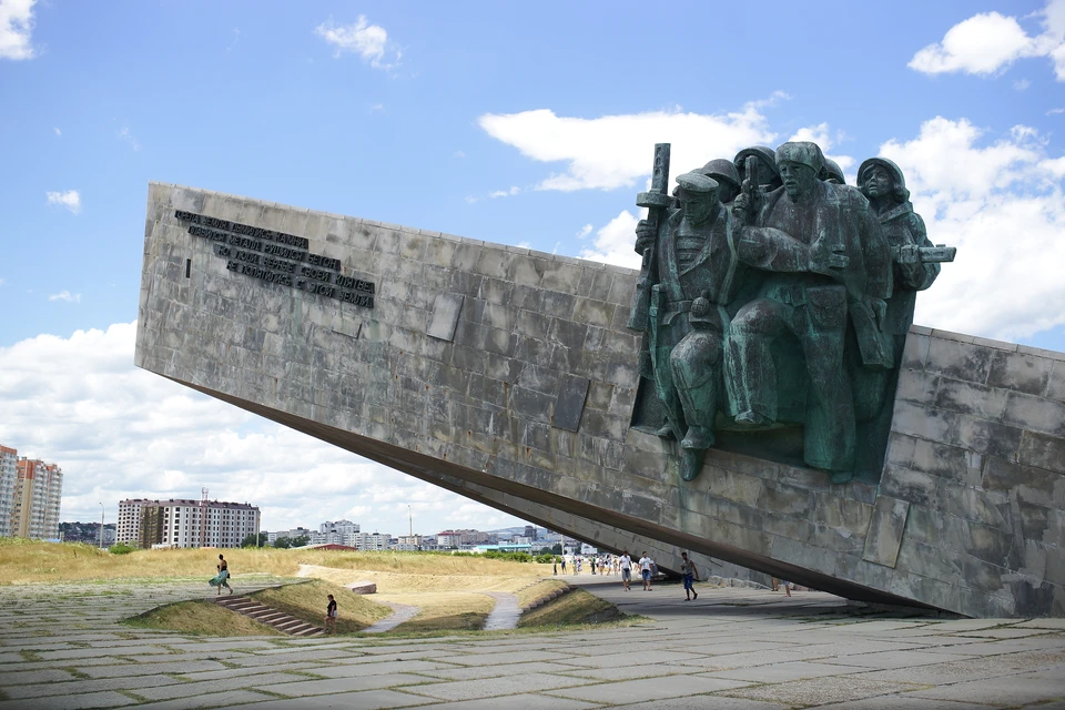 Мемориал-музей 'Малая Земля' на берегу Цемесской бухты.