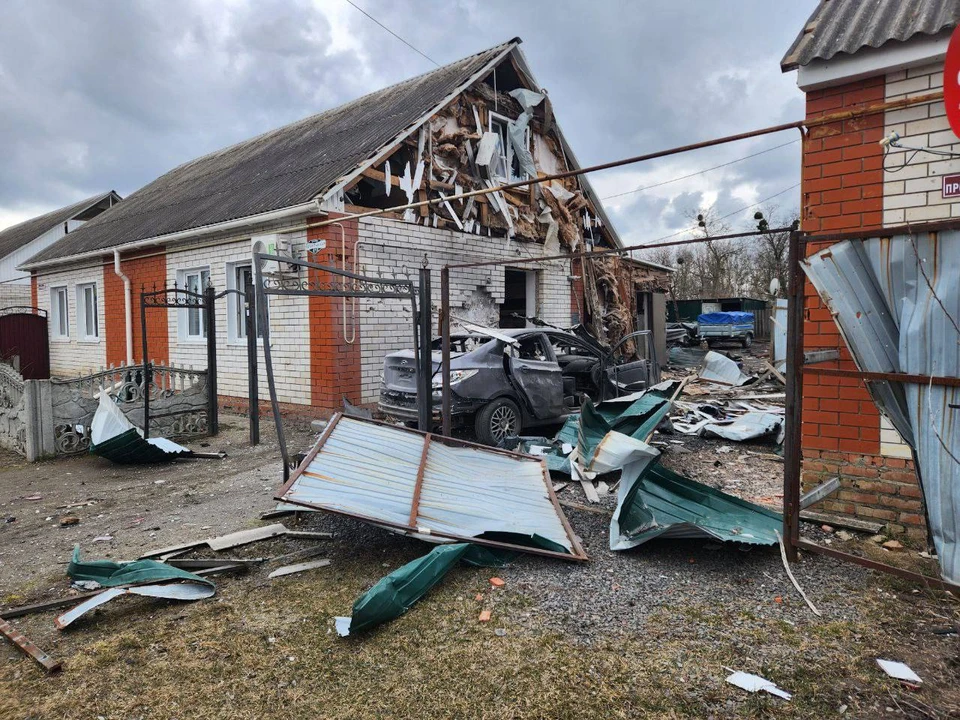 В городе Шебекино повреждены три дома и один гараж, в селе Новой Таволжанке - несколько хозпостроек.