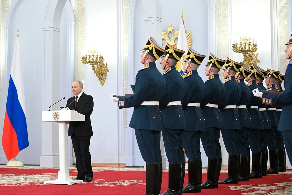 В День России Владимир Путин наградил ученых, рабочих и правозащитников