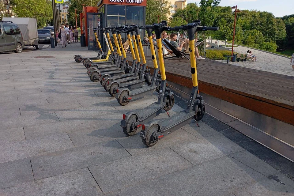 Нижегородцы утопили электросамокат в реке под Борским мостом.