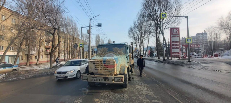 Фото: Полиция ищет очевидцев смертельного ДТП с мусоровозом в Саратове