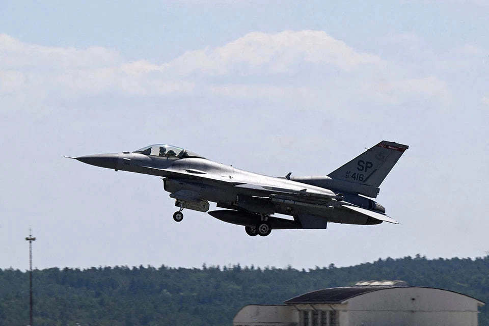 Profit.ro: Румыния пообещала оплатить обучение украинцев пилотированию F-16