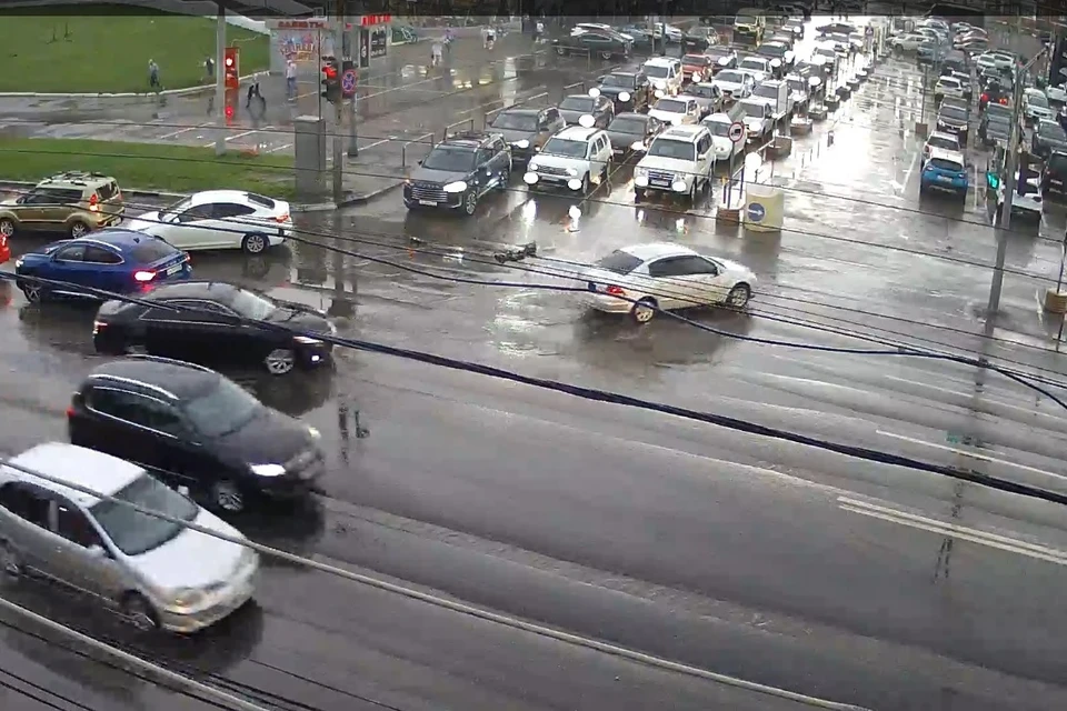 Пробка в Рязани во время ливня 17 июня.
