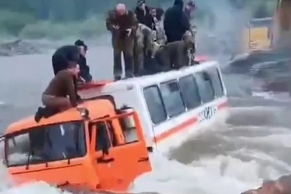 Людей спасли.