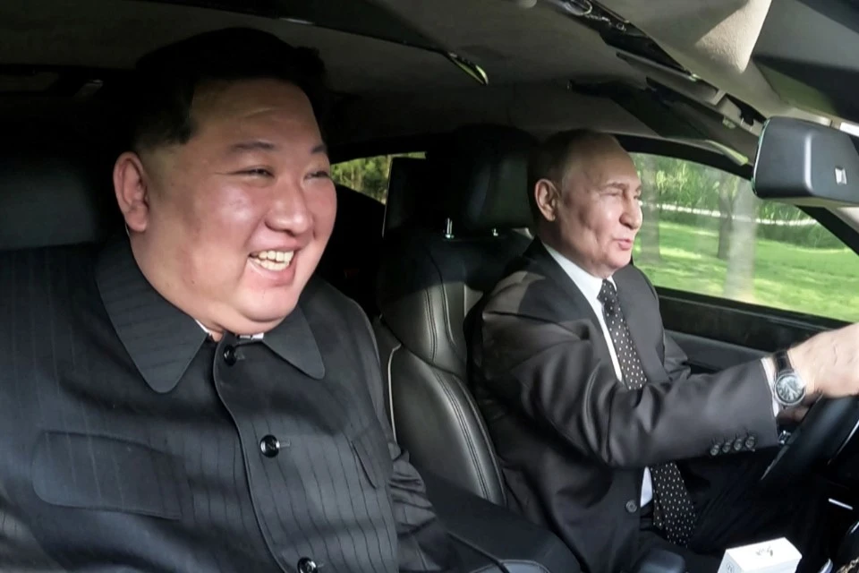 ЦТАК опубликовало фото из салона Aurus, в котором прокатились Путин и Ким Чен Ын, фото: KCNA