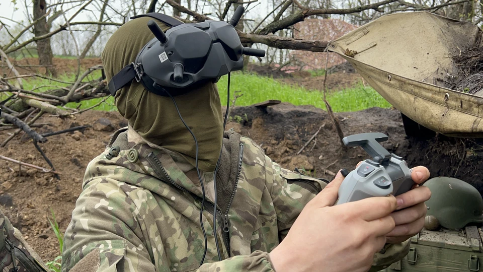 В Минобороны РФ показали работу операторов FPV-дронов