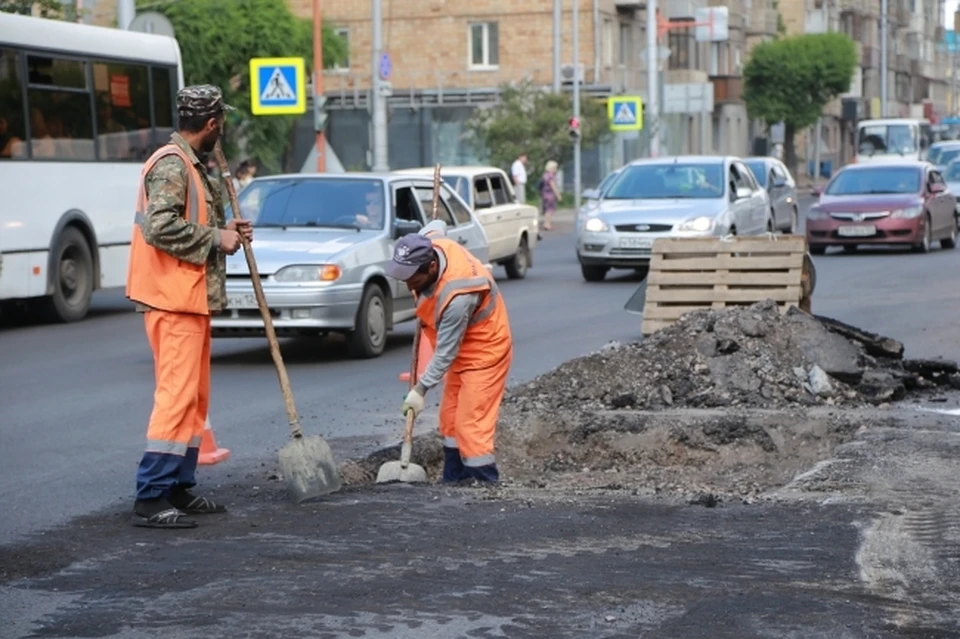 Ямочный ремонт улиц продолжают в Смоленске