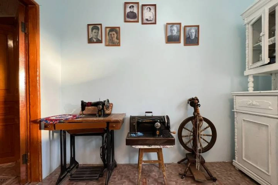 экспозиция состоит из личных вещей семьи, документов, фотографий. Фото: администрация Шелеховского района.
