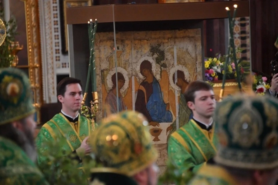23 июня губернатор Запорожской области Евгений Балицкий обратился к жителям по случаю Дня Святой Троицы