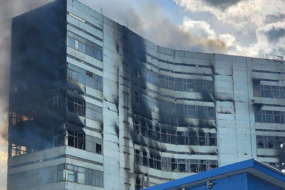 Во Фрязино возбуждено уголовное дело по факту пожара в административном здании. Фото: телеграм-канале губернатора Московской области Андрея Воробьева
