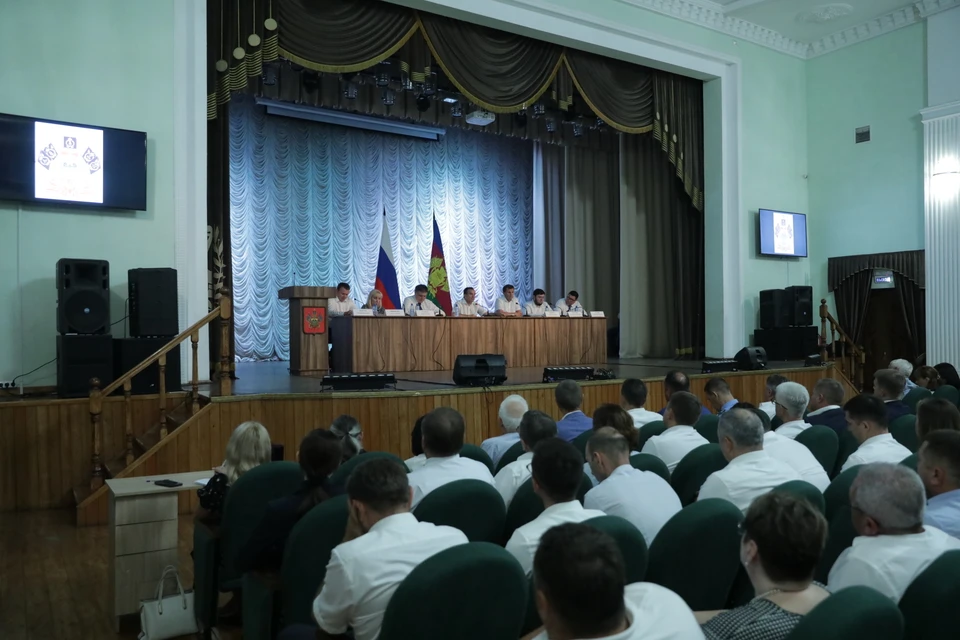 Вениамин Кондратьев на встрече с жителями Тимашевского района. Фото: пресс-службы администрации Красноарского края.