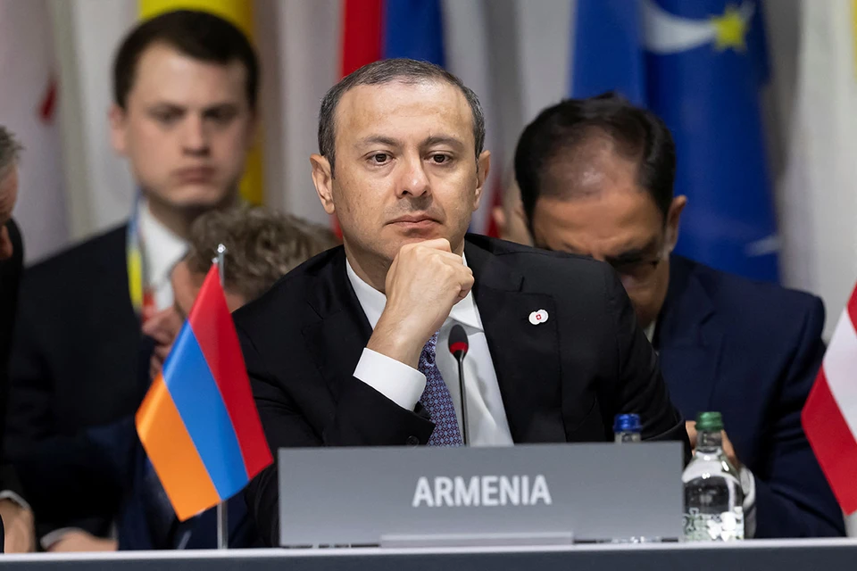 Секретарь Совета безопасности Армении Армен Григорян обвинил Россию в сдаче Карабаха