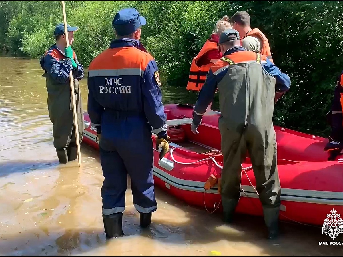 Откачали 800 тысяч тонн воды: в Приморье продолжается борьба с паводком -  KP.RU