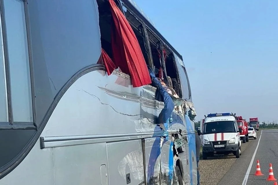 В ДТП погибли 4 человека, еще один пассажир серьезно пострадал Фото: Объединенная пресс-служба судов Краснодарского края