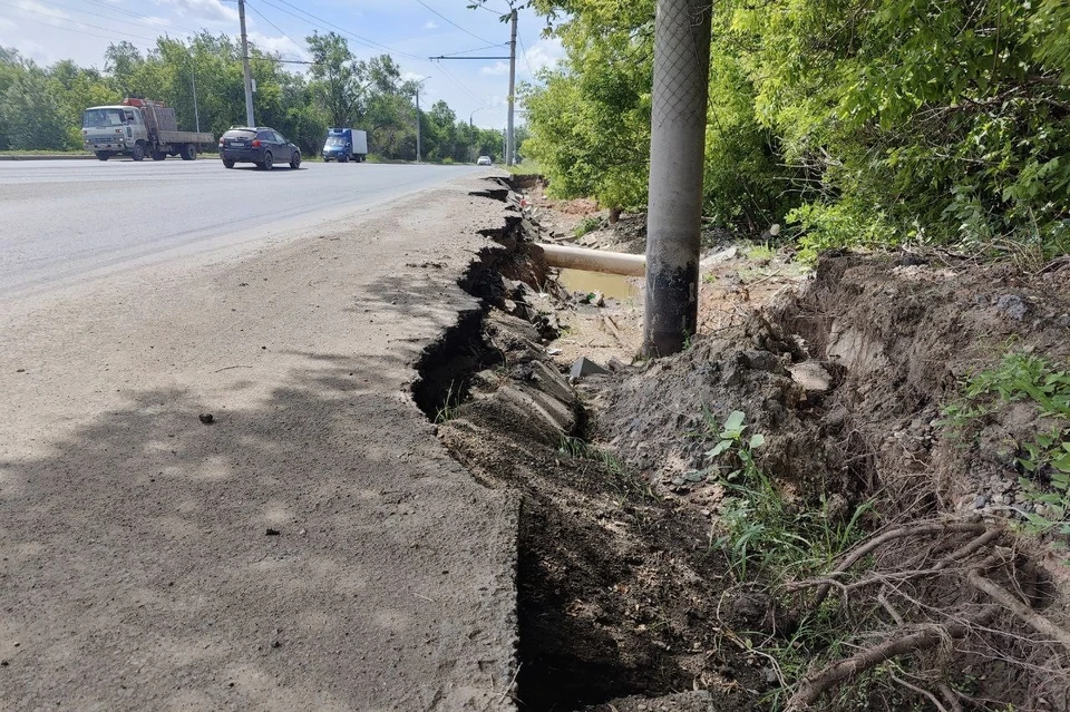 Оренбуржцы призывают пользователей спуска с Илекской развязки в направлении Южного быть внимательными и осторожными. Фото: ТГ-канал "Южный нам нужный"