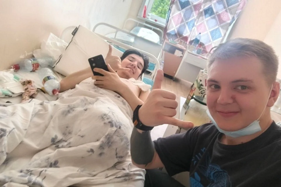 Раилю предстоит перенести еще несколько операций на ноге. Фото: личная страница Амира Хасанова во «ВКонтакте»