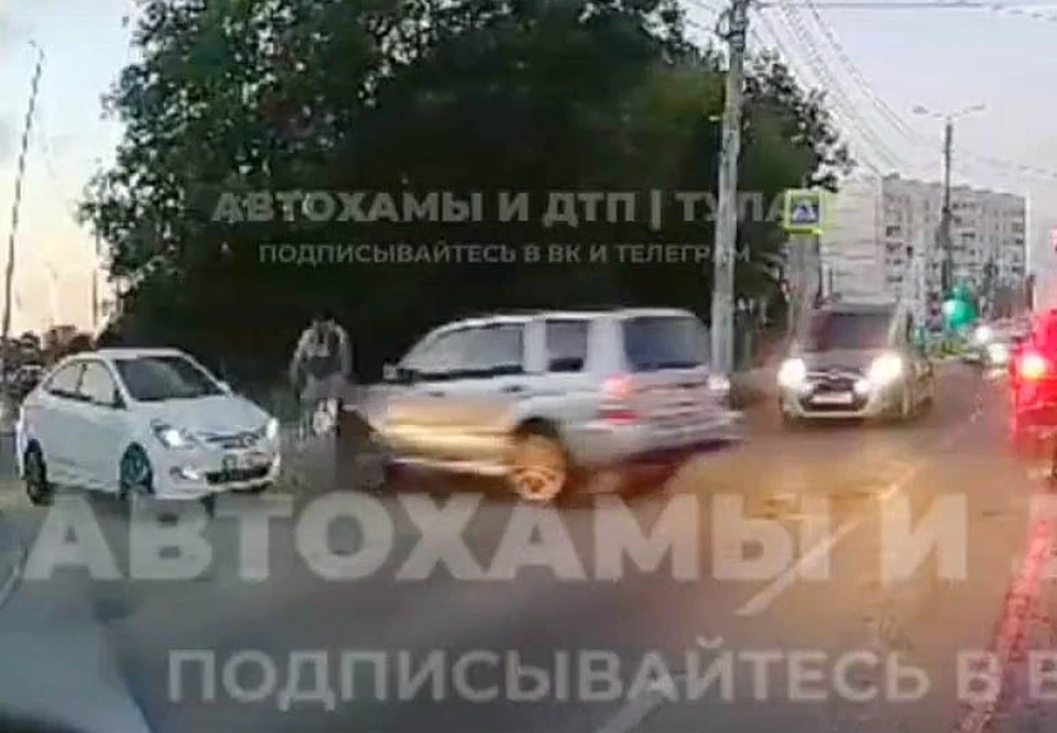 В Туле на улице Генерала Маргелова сбили велосипедиста. Фото: Telegram-канал «Автохамы и ДТП | Тула».