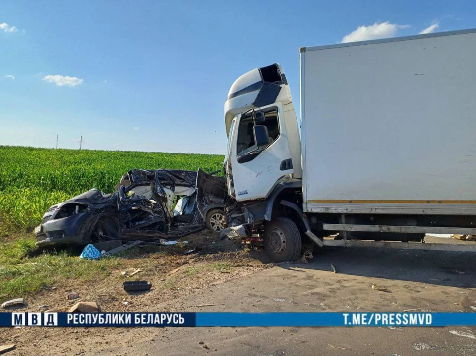 Под Славгородом три пассажира Chevrolet погибли, их авто на перекрестке не пропустило грузовой DAF. Фото: МВД Беларуси