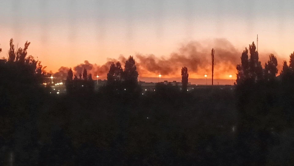 Волгоградцев напугал ночной пожар.