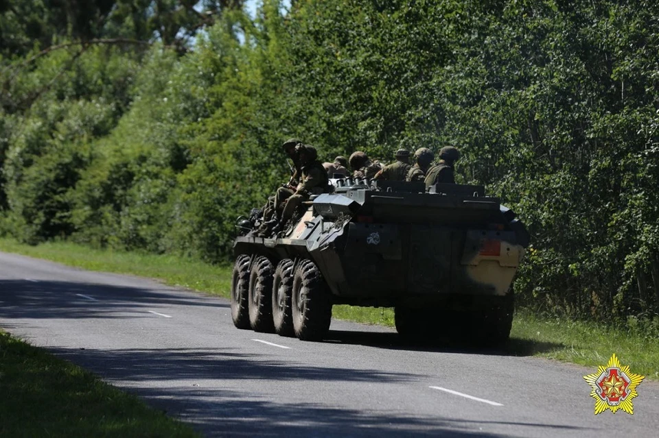Погранслужба Украины призналась в укреплении границы с Беларусью, на что ранее указало Минобороны Беларуси. Фотоиллюстрация: Константин Белявский | «Ваяр».