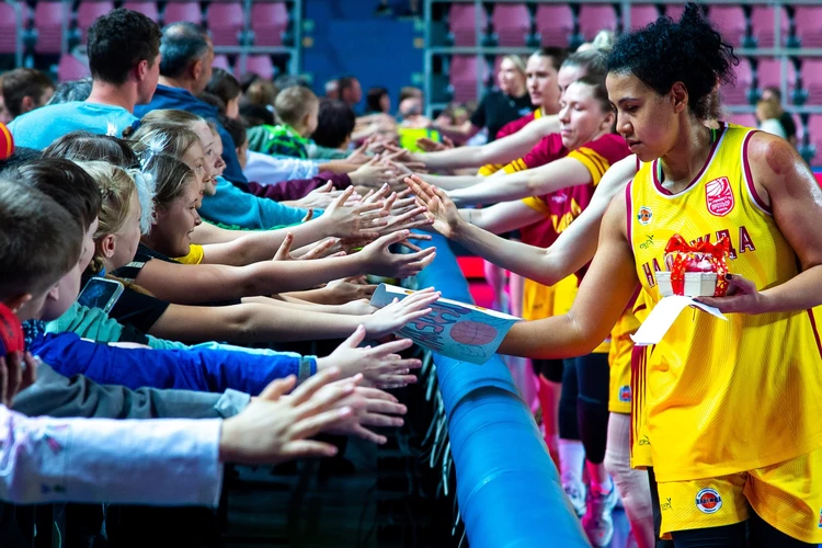 Оренбургский баскетбольный клуб «Надежда» отметил 30-летний юбилей