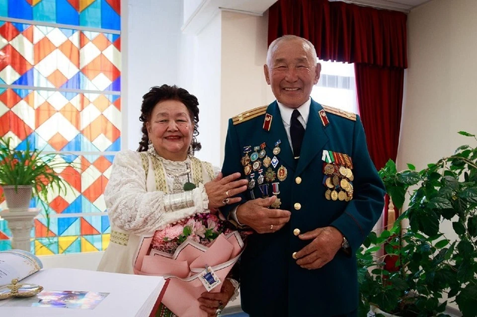 Семью Птицыных из Якутска наградили почетным знаком Фото: управа Строительного округа