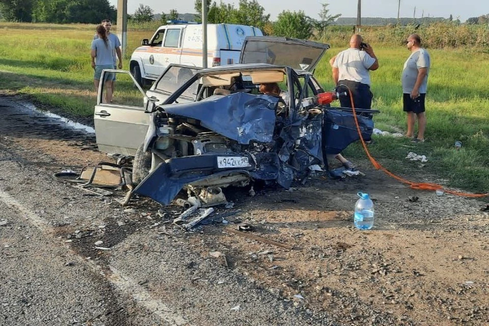 Семья ехала из роддома, когда в их машину врезался другой автомобиль Фото: пресс-служба ГУ МВД РФ по Краснодарскому краю
