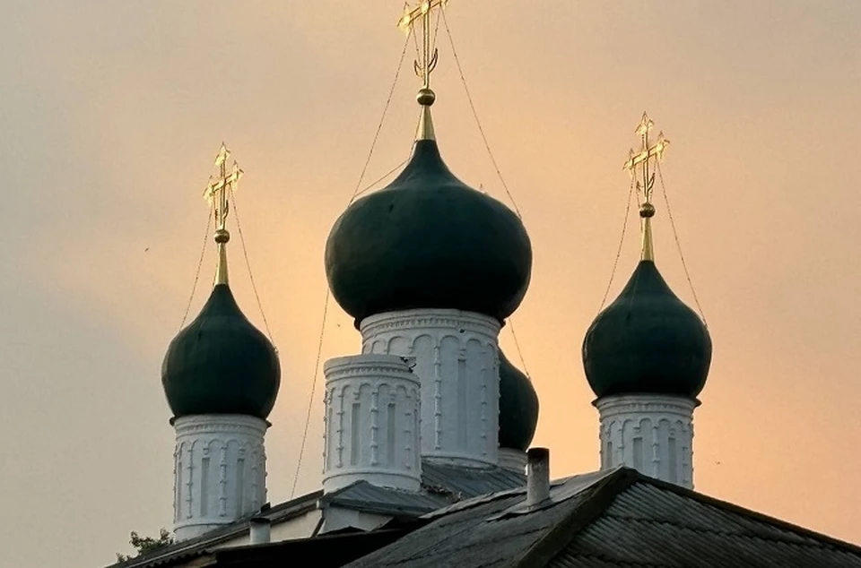 Ураган в Ярославской области повредил главку храма. ФОТО: группа "Ярославль LIVE" ВКонтакте