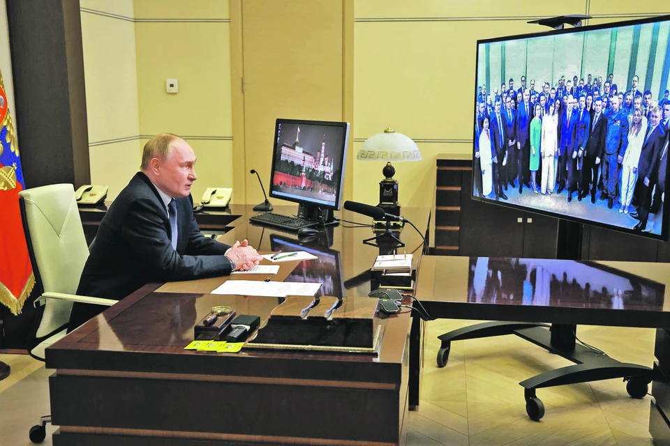 Владимир Путин пообщался с выпускни-ками Высшей школы госуправления РАНХиГС.