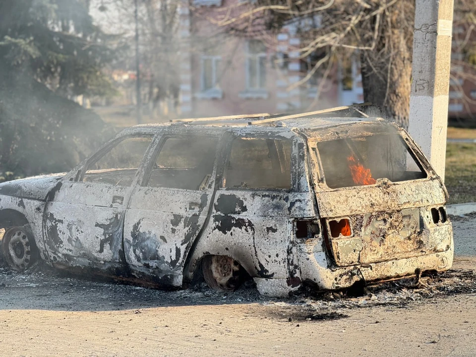 Шесть частных домов полностью разрушены, сгорел один легковой автомобиль.