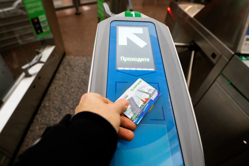 Банковские карты не принимают все турникеты на станциях «Невский проспект» и «Волковская».