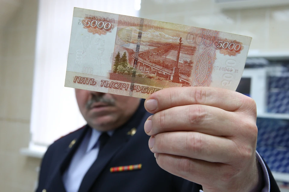 В Ульяновске в салоне сотовой связи обнаружили фальшивую купюру в 5 тысяч рублей