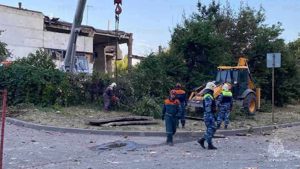 На месте ЧП продолжают ликвидировать последствия взрыва.