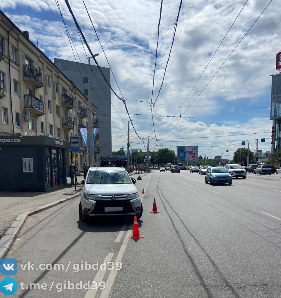 На Ленинском проспекте водитель «Мицубиси», нарушил правила и сбил  велосипедиста - KP.RU