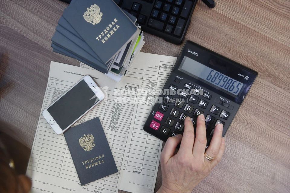 Долг по зарплате и компенсацию за задержку работникам перечислили до оглашения судебного решения