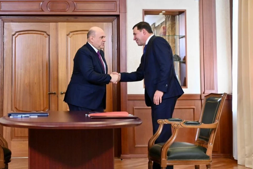 Премьер-министр Михаи Мишустин встретился с главой Свердловской области Евгением Куйвашевым. Фото: пресс-служба правительства Свердловской области и регионального оперативного штаба