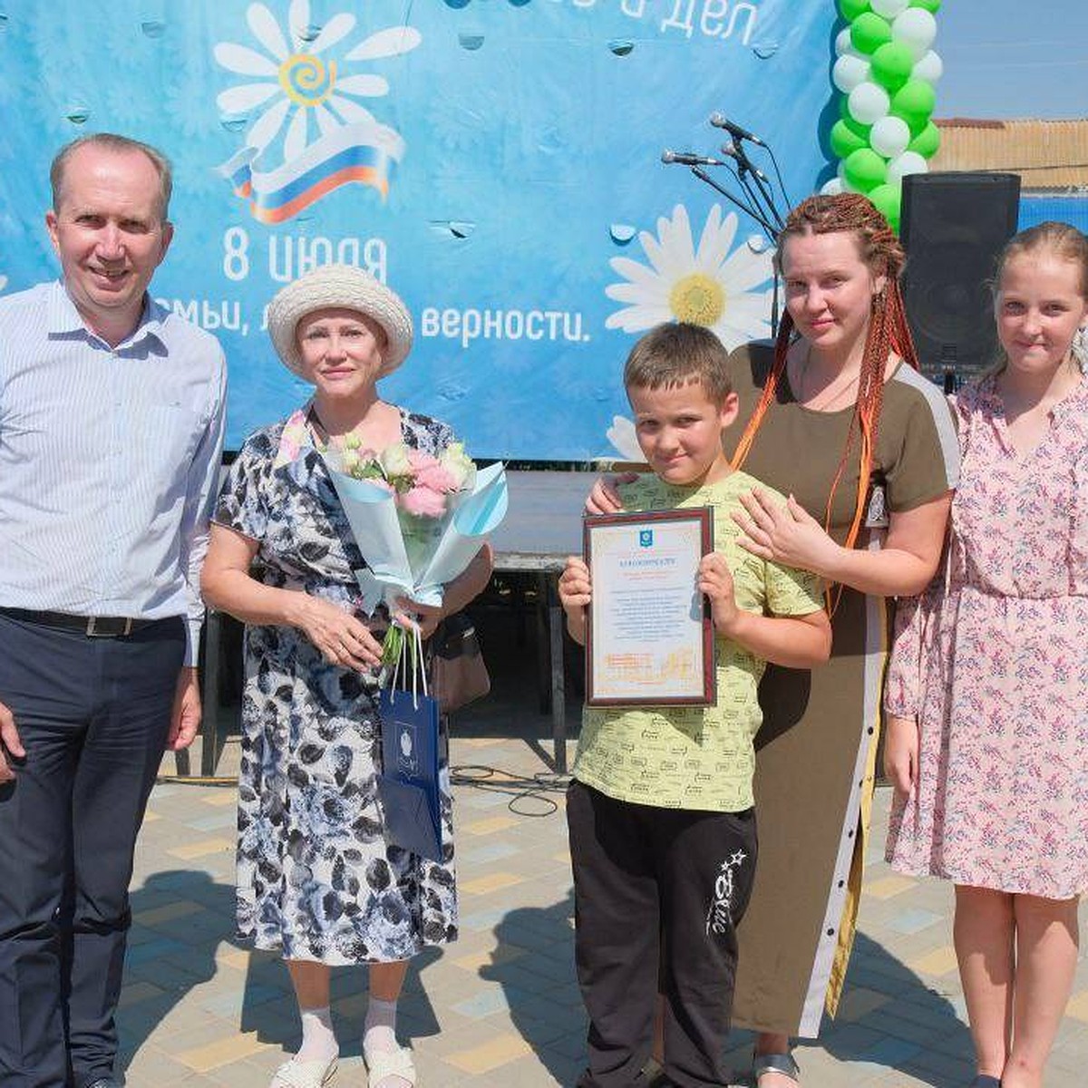 В Астрахани в честь Дня семьи, любви и верности состоялась Божественная  литургия - KP.RU