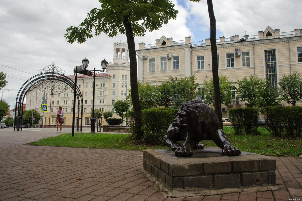 Бронзовые львы вернули в парк «Блонье» в Смоленске Фото: panevin.ru