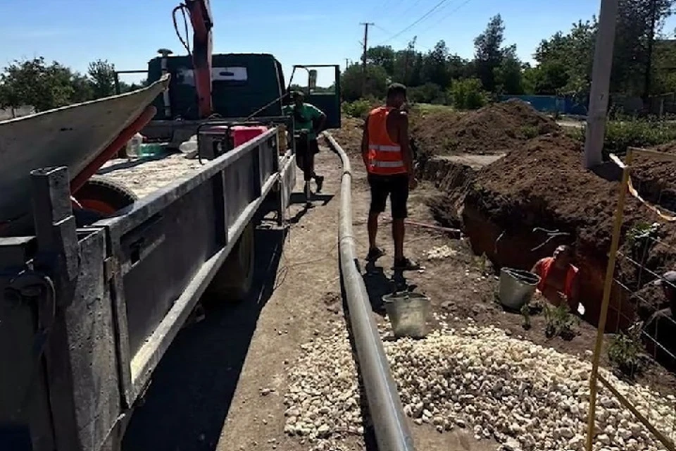 В Новотроицком уже ведется капитальный ремонт 31 километра водопроводов. ФОТО: скриншот из видео Андрея Алексеенко