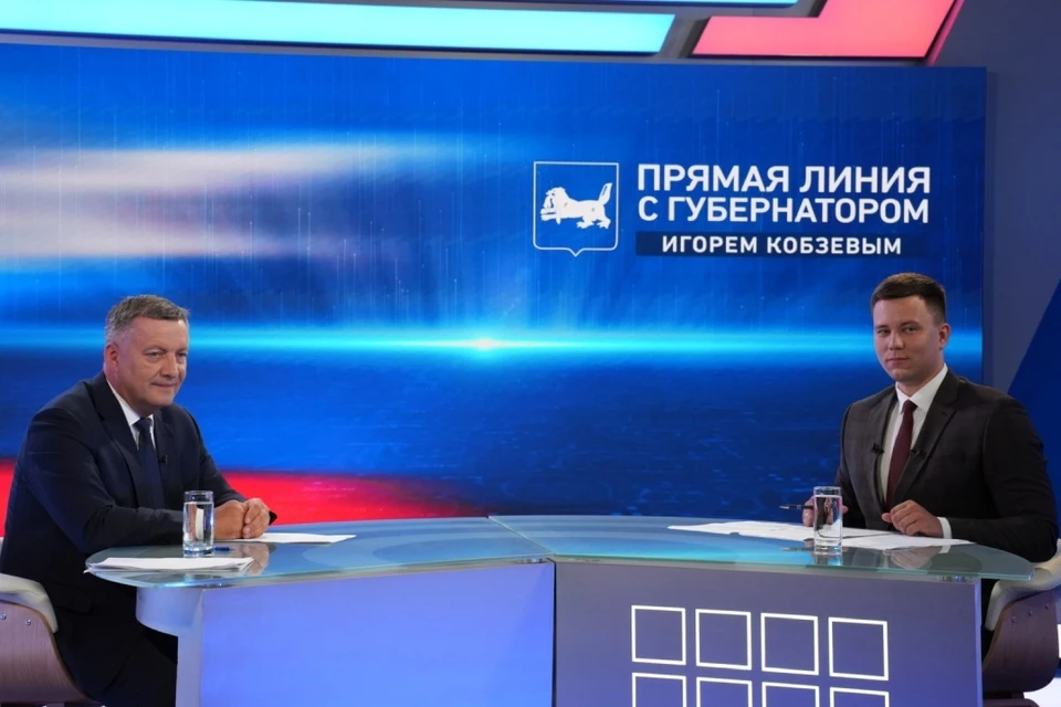 За 1,5 часа глава региона ответил на несколько вопросов от жителей, в то время как в колл-центре принимались звонки, сообщения можно оставить и на платформе обратной связи.