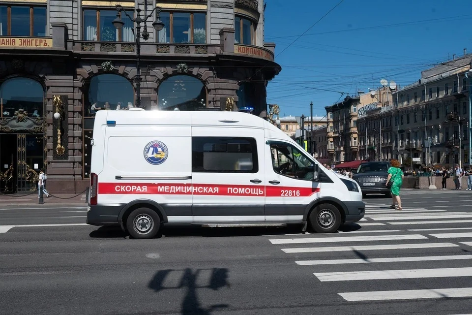 Девятилетний мальчик на велосипеде попал под колеса машины в Петербурге.